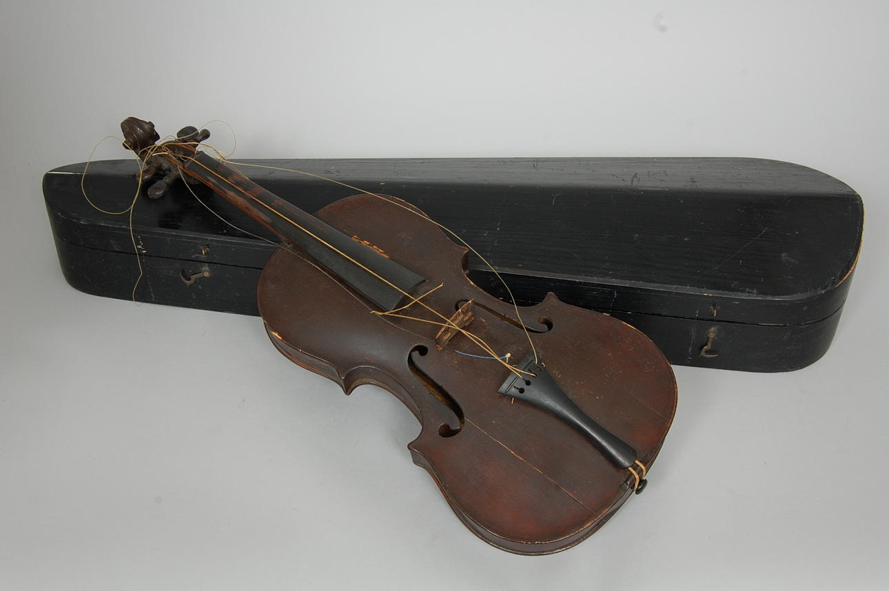 FIOL, med fodral, 1800-tal.