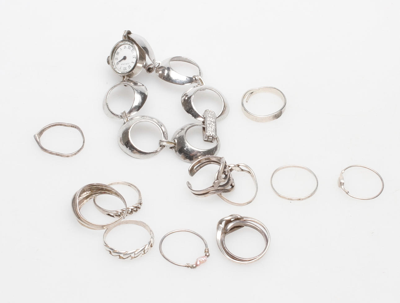 SILVERFÖREMÅL, 13 delar, ringar och armbandsur.