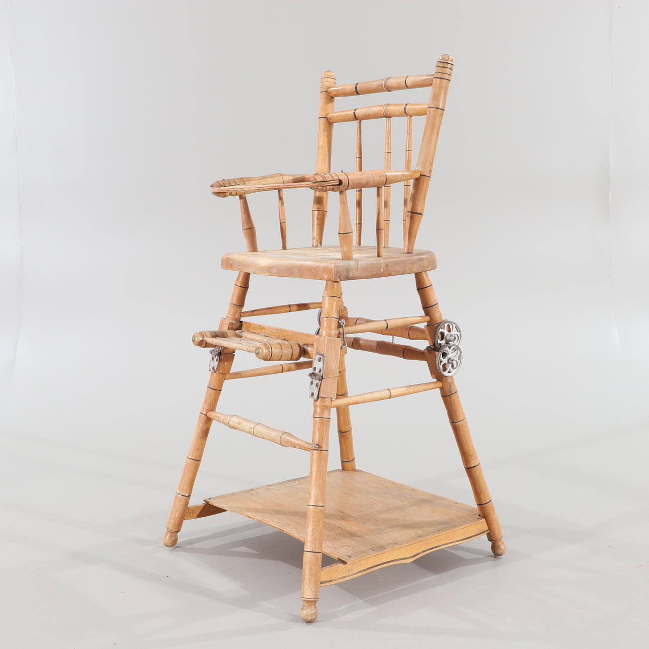 BARNSTOL, furu, 1900-talets första hälft.