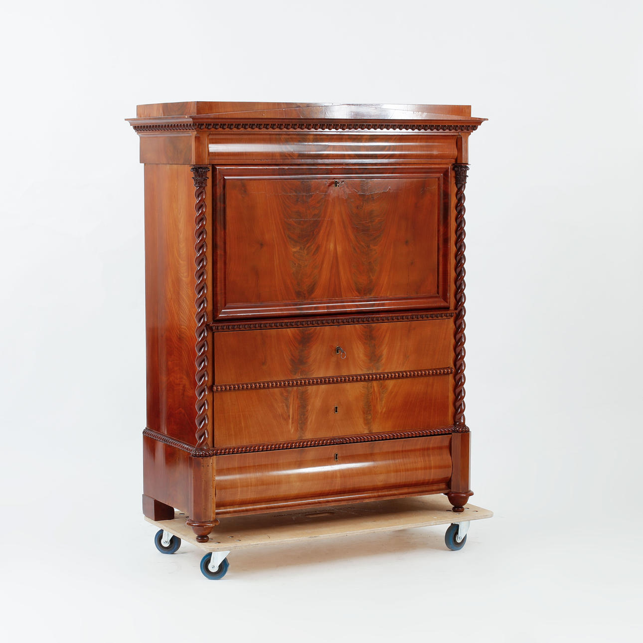 CHIFFONIER, 1800-talets förra hälft.