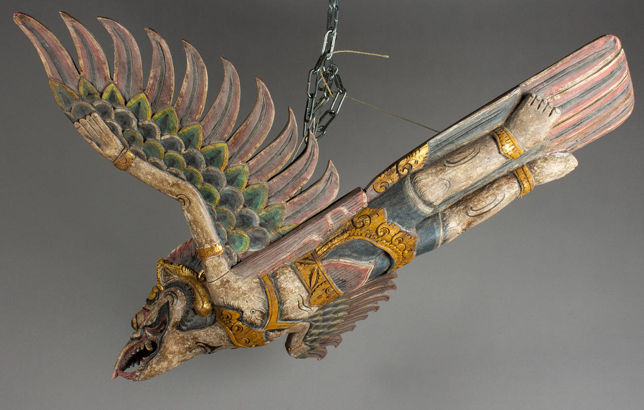 trä figur Garuda Bali. 1900-talet.