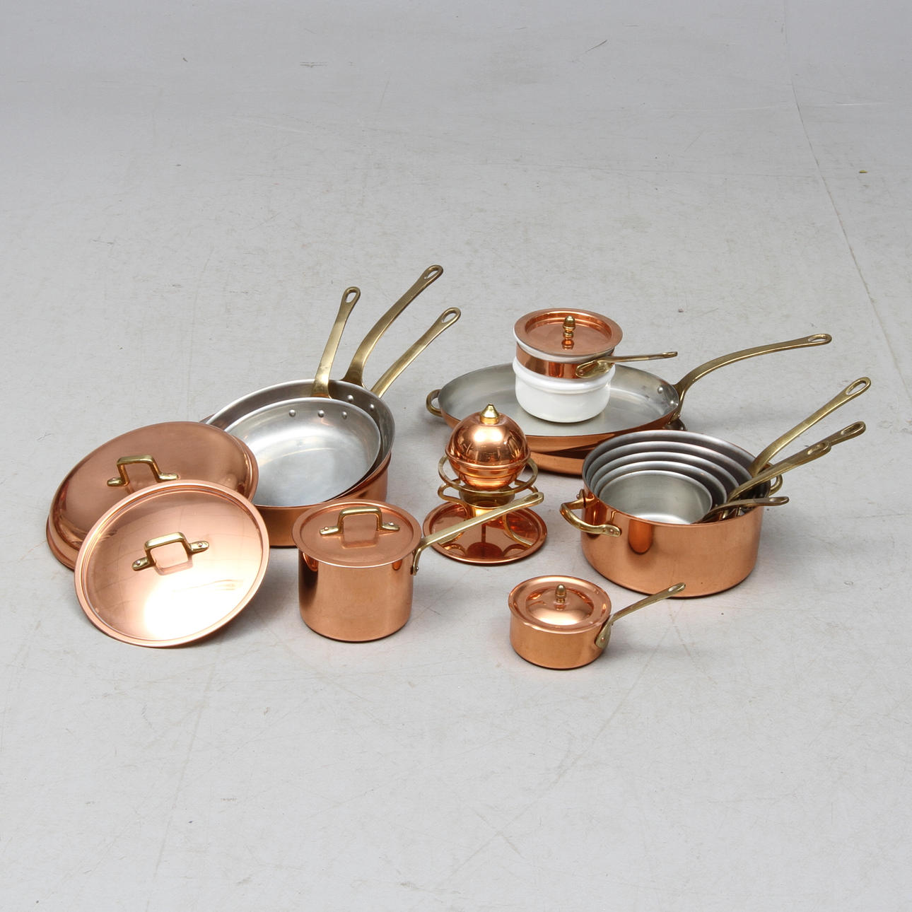 PARTI KOPPAR, 12 delar, bla. Stekpannor och Kastruller, mestadels Krögarhuset.