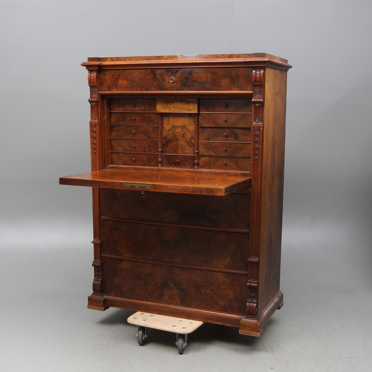 CHIFFONJÉ, nyrenässans, 1800-talets slut.