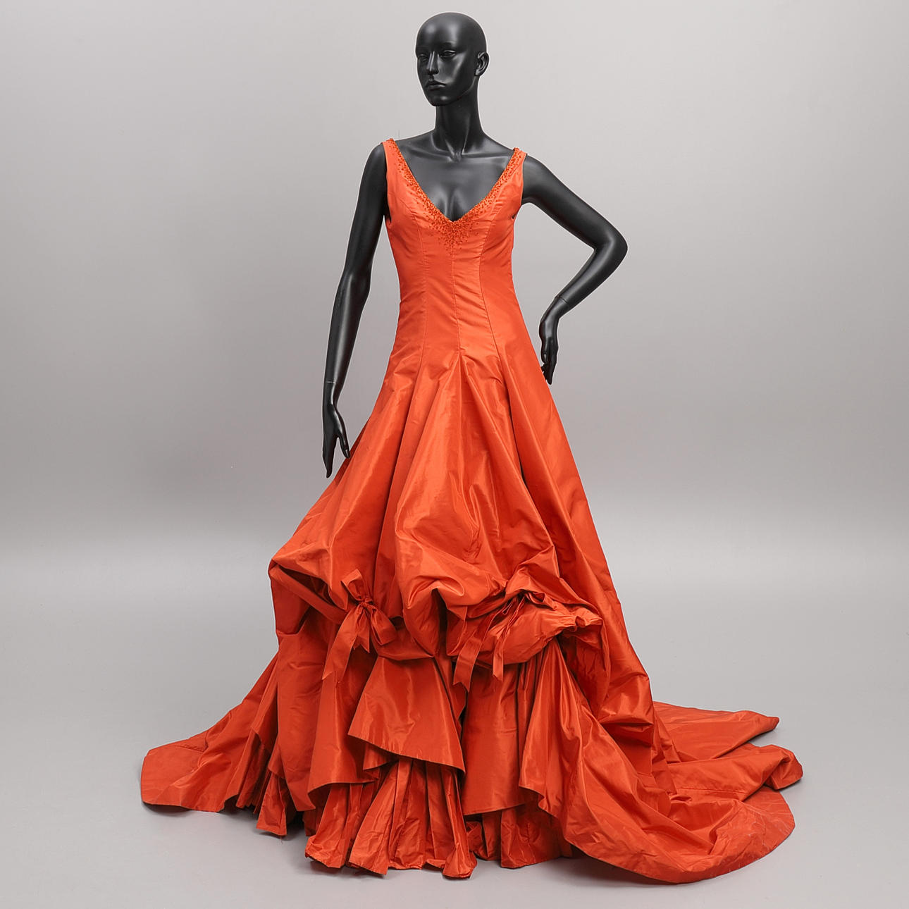 LARS WALLIN. Balklänning, "Couture", orange sidentaft.