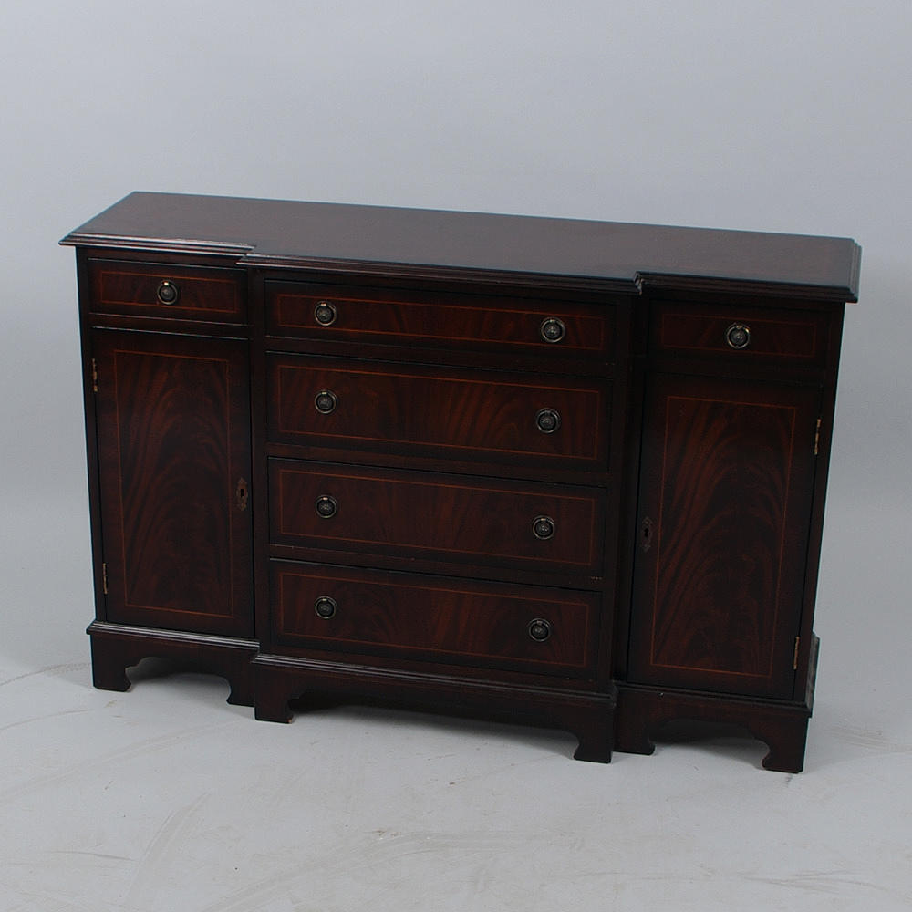 SKÄNK MED LÅDOR OCH SKÅP, engelsk stil.