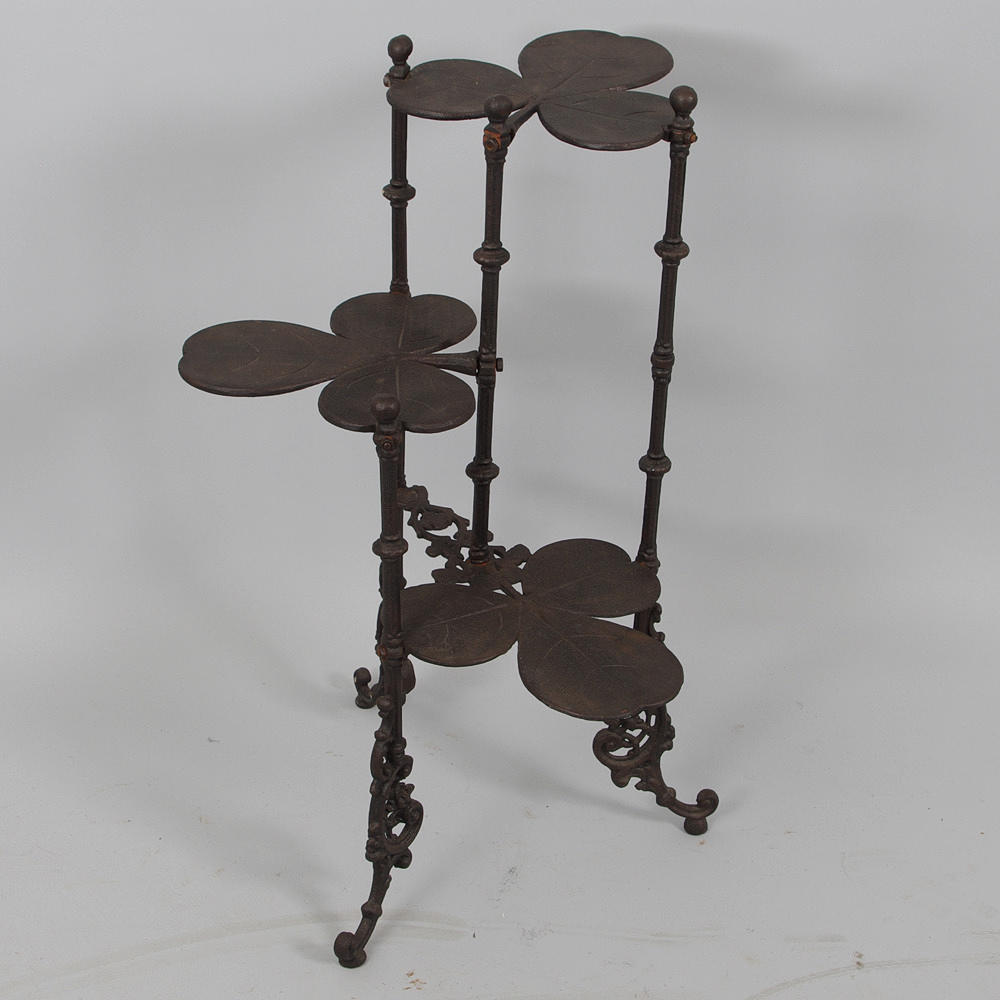 BLOMSTERBORD, svartmålad gjutjärn, samtida.