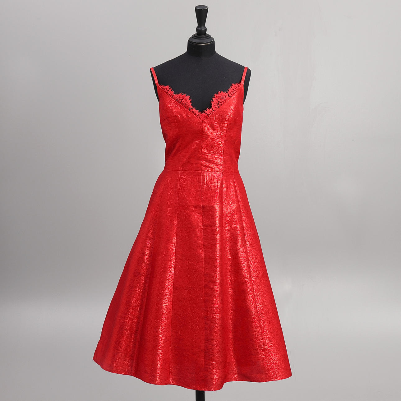 LARS WALLIN. Klänning, "Couture", röd sidendupion.