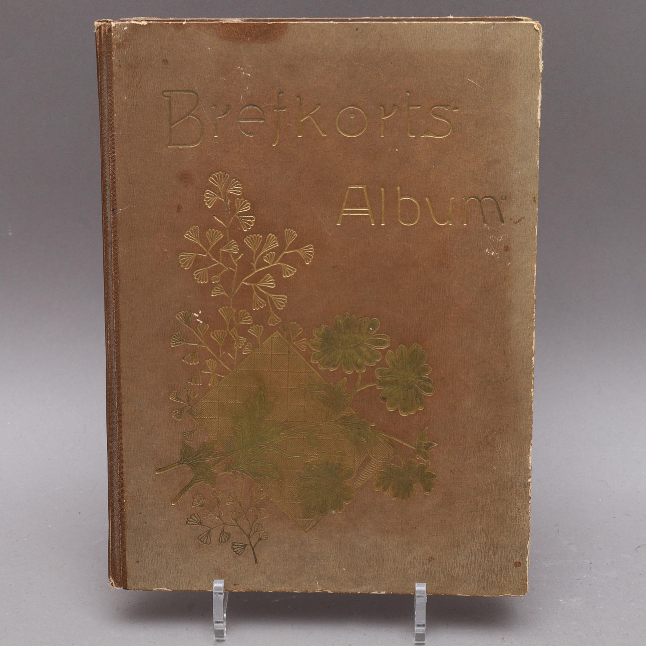 POSTKARTENALBUM mit POSTKARTE, u.a. Anfang 1900.