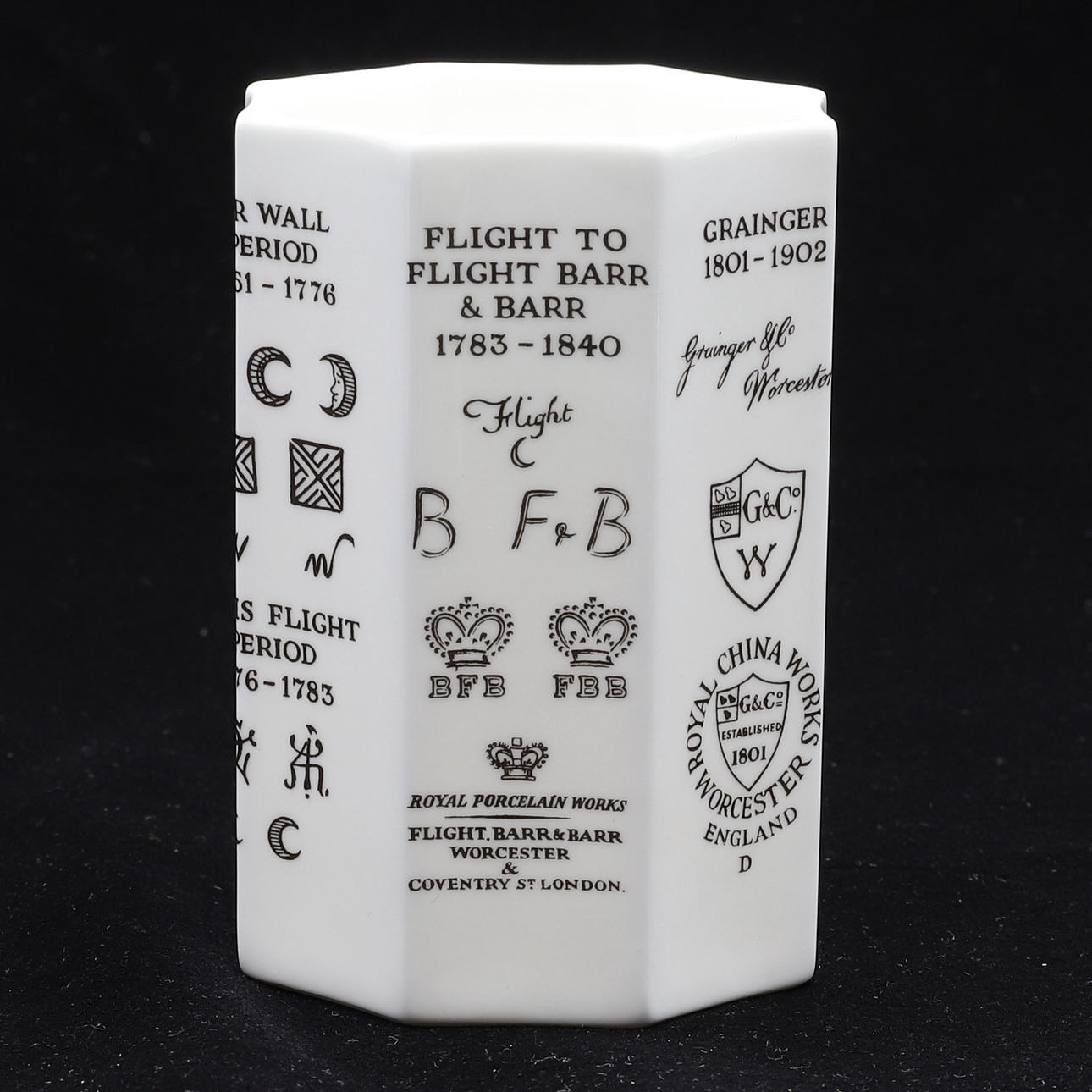 A ROYAL WORCESTER ACHTECKIGER ABSCHNITT STIFTBEHÄLTER.