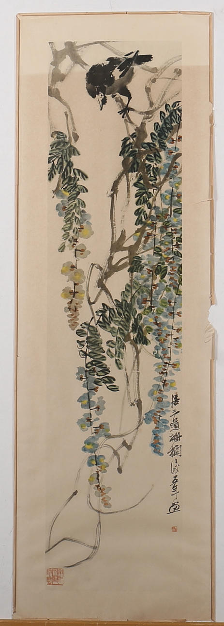 OIDENTIFIERAD KONSTNÄR. RULLMÅLNING. Blomrankor och fågel. 1900-tal, Kina. Offsettryck. Signerad.