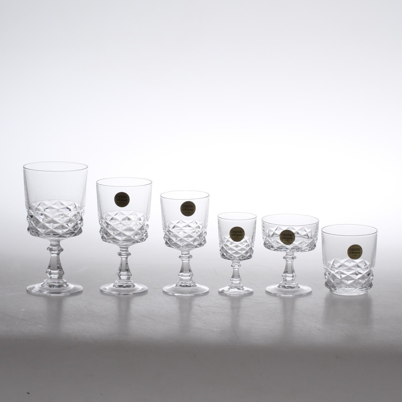 GLASSERVIS, 34 delar, pressglas, Frankrike.