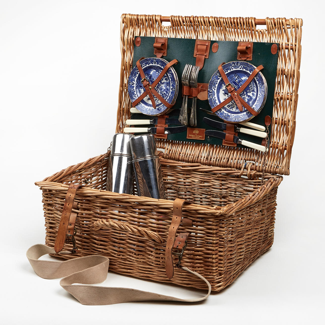 MULBERRY, flettet picnickurv.