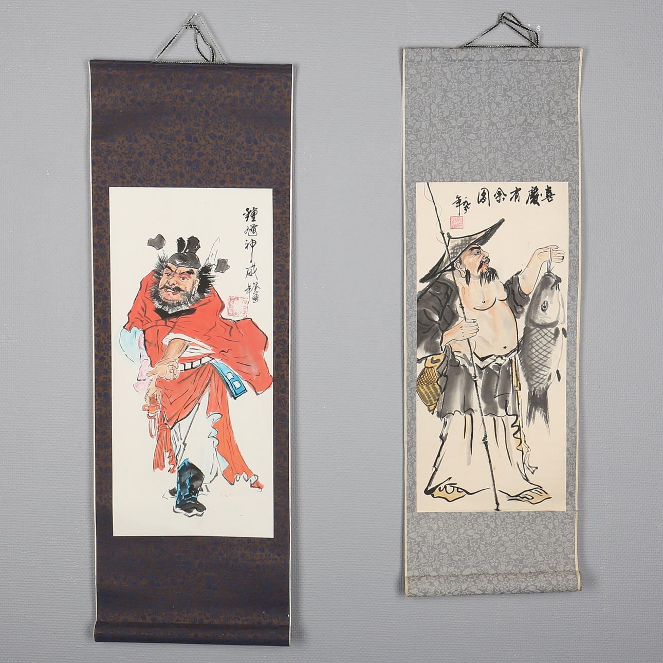 OIDENTIFIERAD KONSTNÄR. RULLMÅLNINGAR. Kinesisk man, Fiskare med fisk. 2 st. Kina.