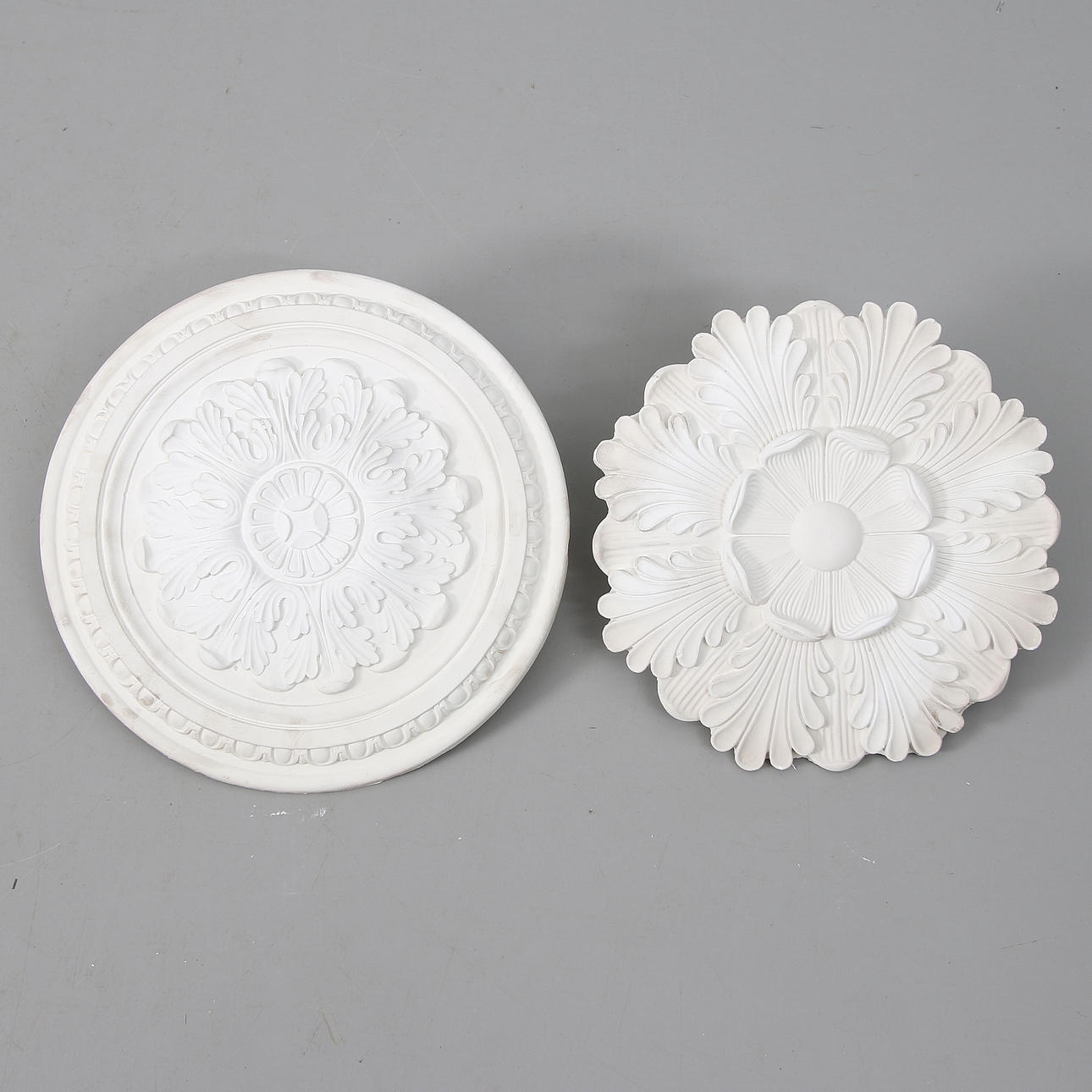 TAKROSETTER, 2 st, gips, 1900-tal.