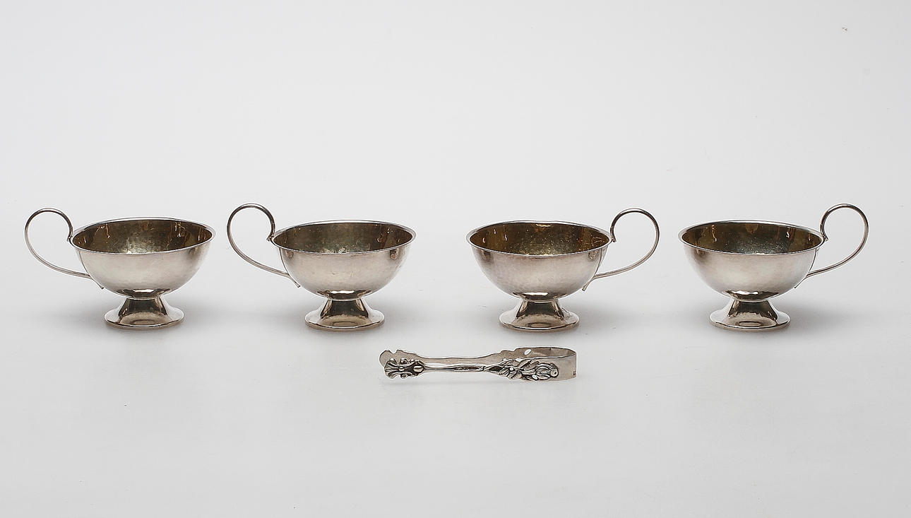 SILVERFÖREMÅL, 5 delar, vikt ca. 132,4 gram.