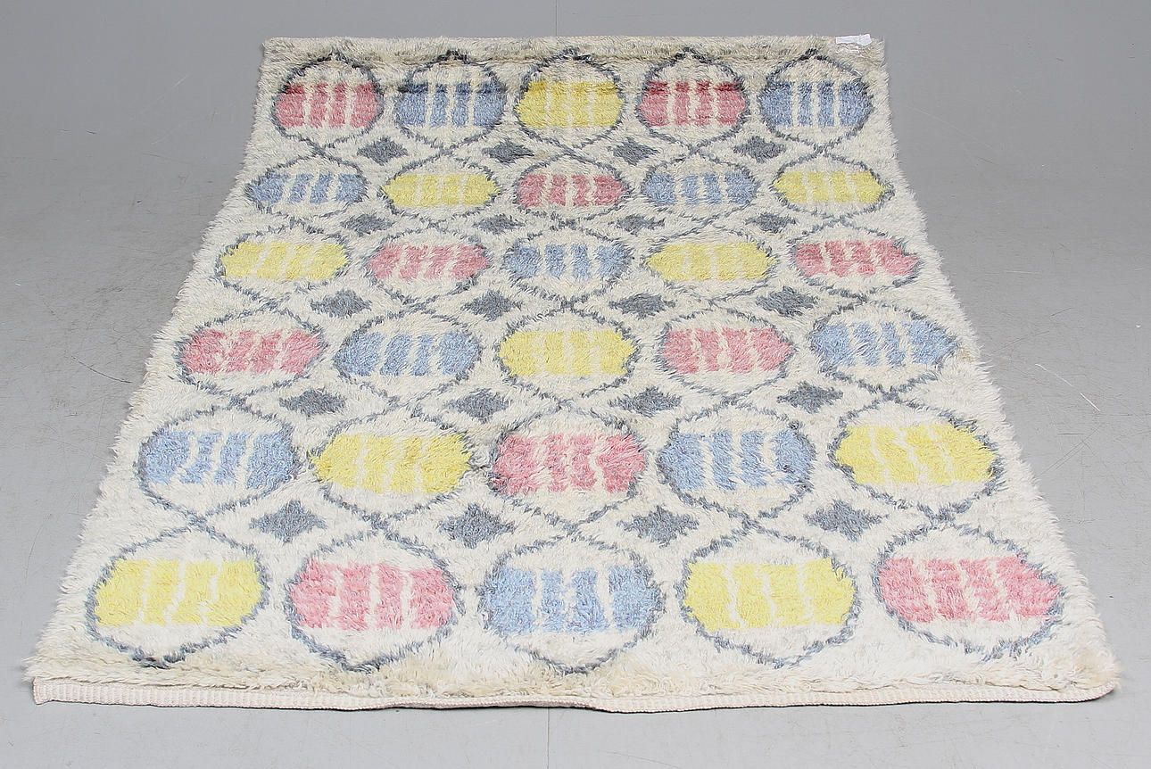 MATTA, rya, 1900-talets mitt, ca. 220x148 cm.