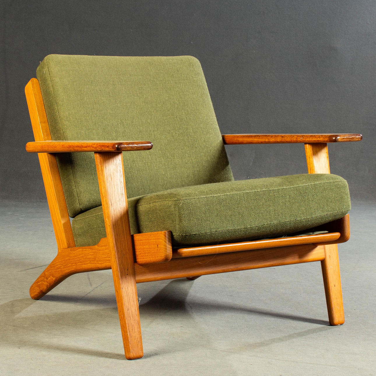 HANS J WEGNER. Getama, sillón GE 290.