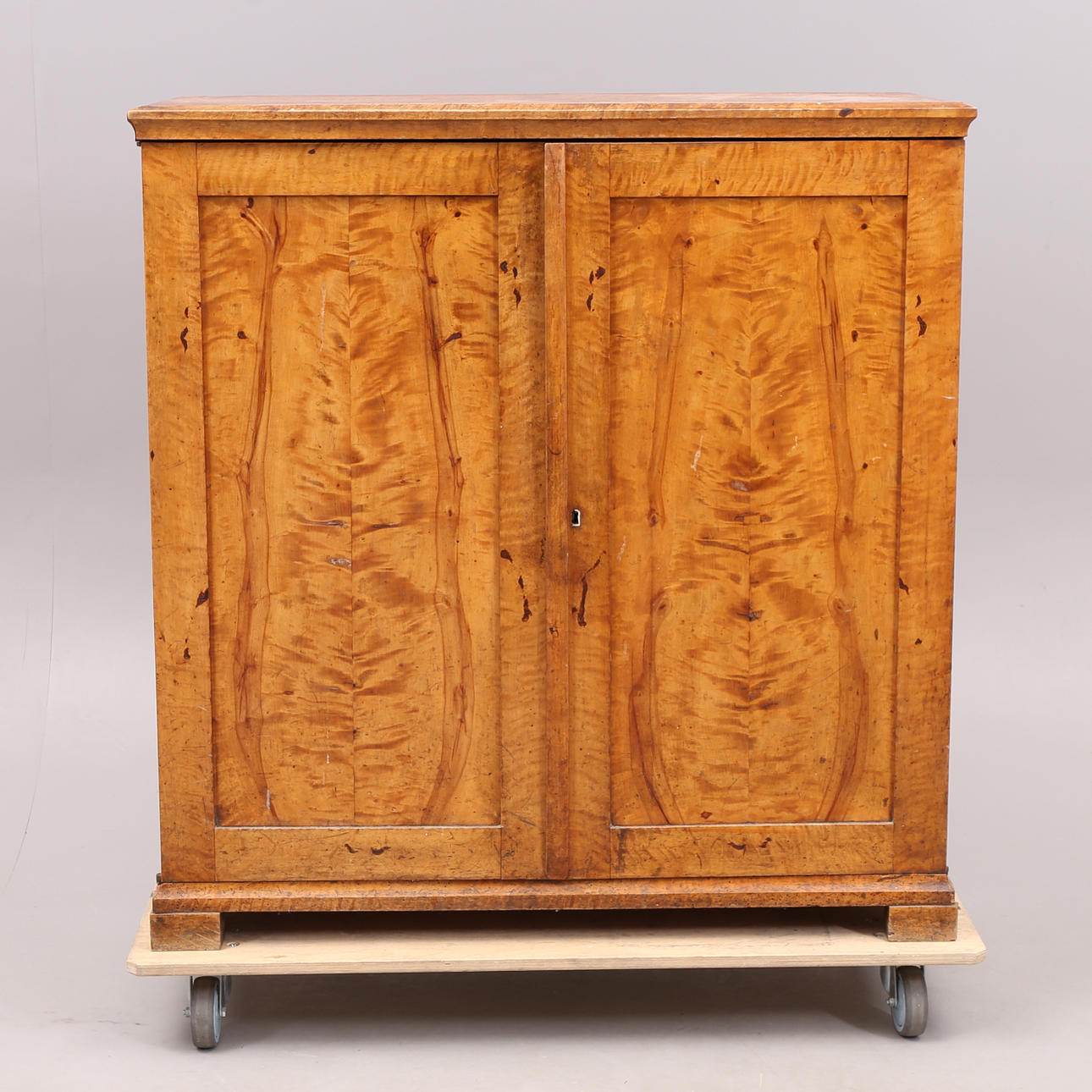 SIDEBOARD, Birke, 19. Jahrhundert.