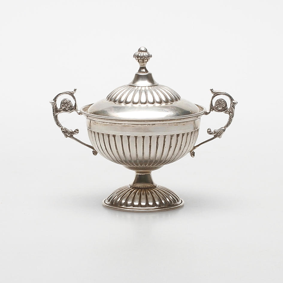 SKÅL med LOCK, silver, vikt ca. 77,3 gram.