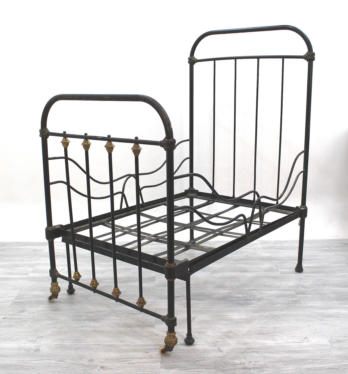 JÄRNSÄNG utdragbar, 1900-talets första kvartal.