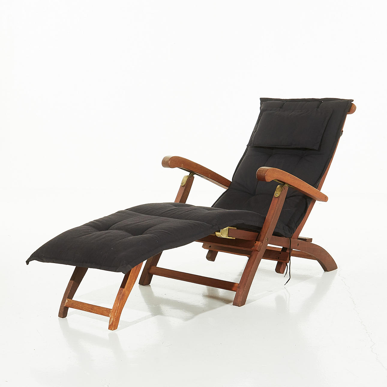DECK CHAIR, Jutlandia, contemporary, with cushion.