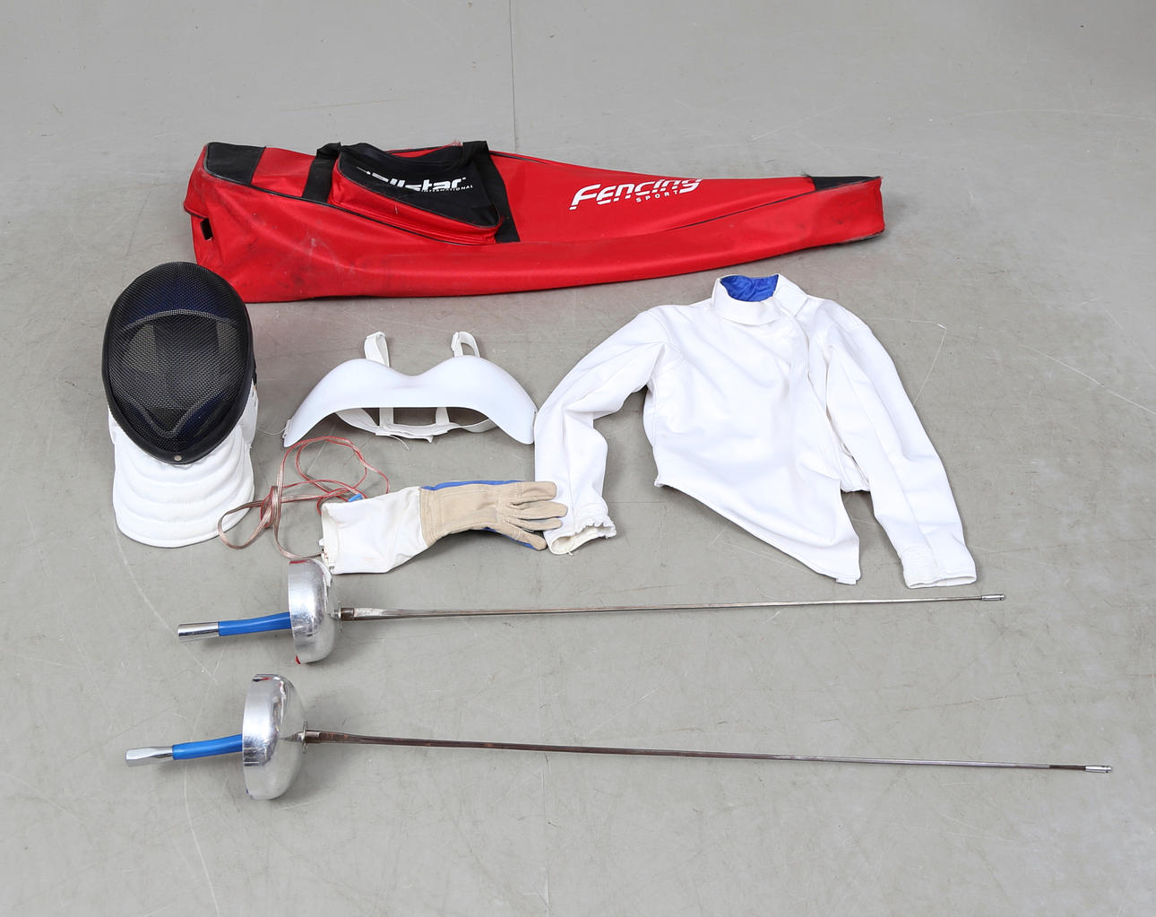 FÄKTNINGSUTRUSTNING.