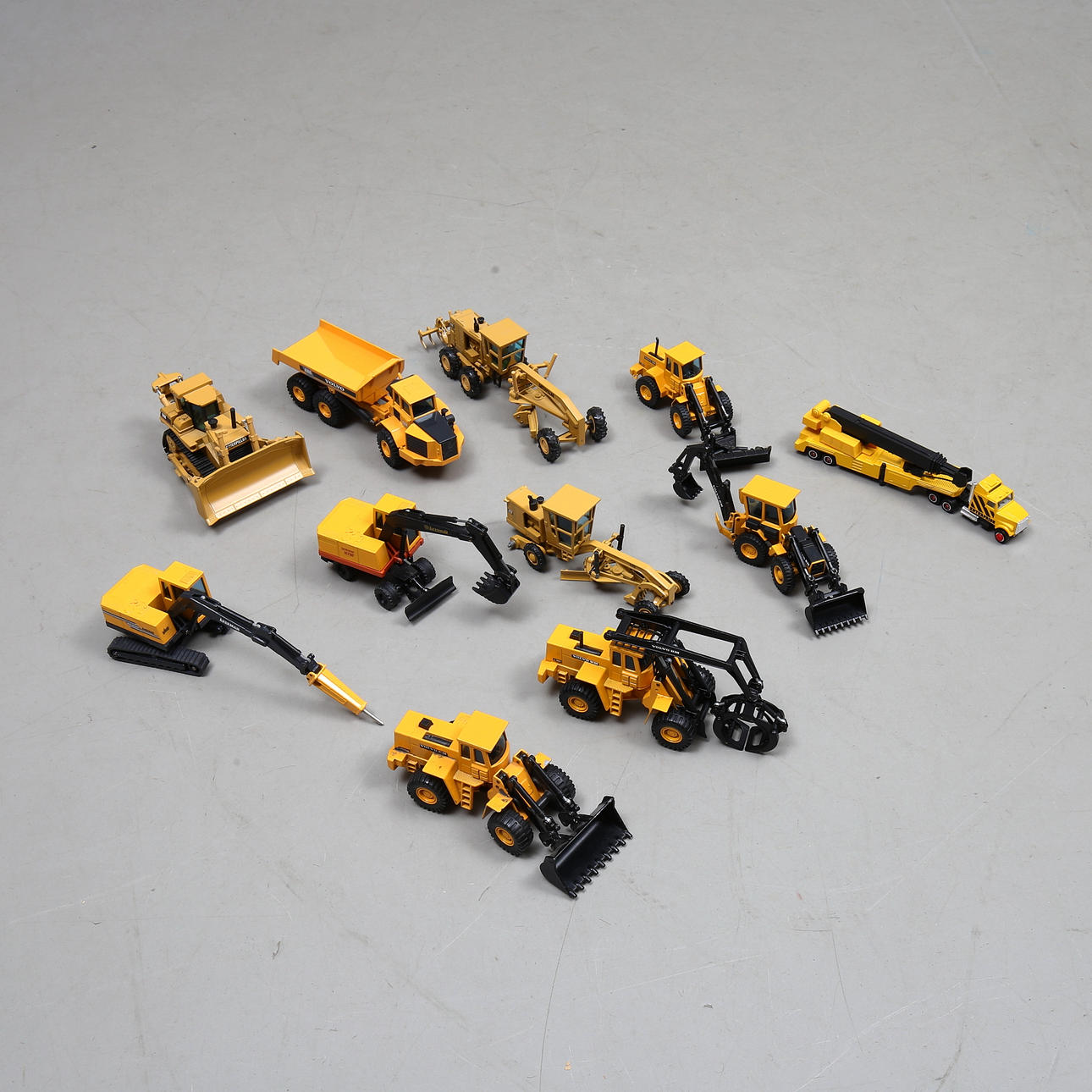 ENTREPRENADMASKINER, 11 st, Volvo, Åkerman, CAT.