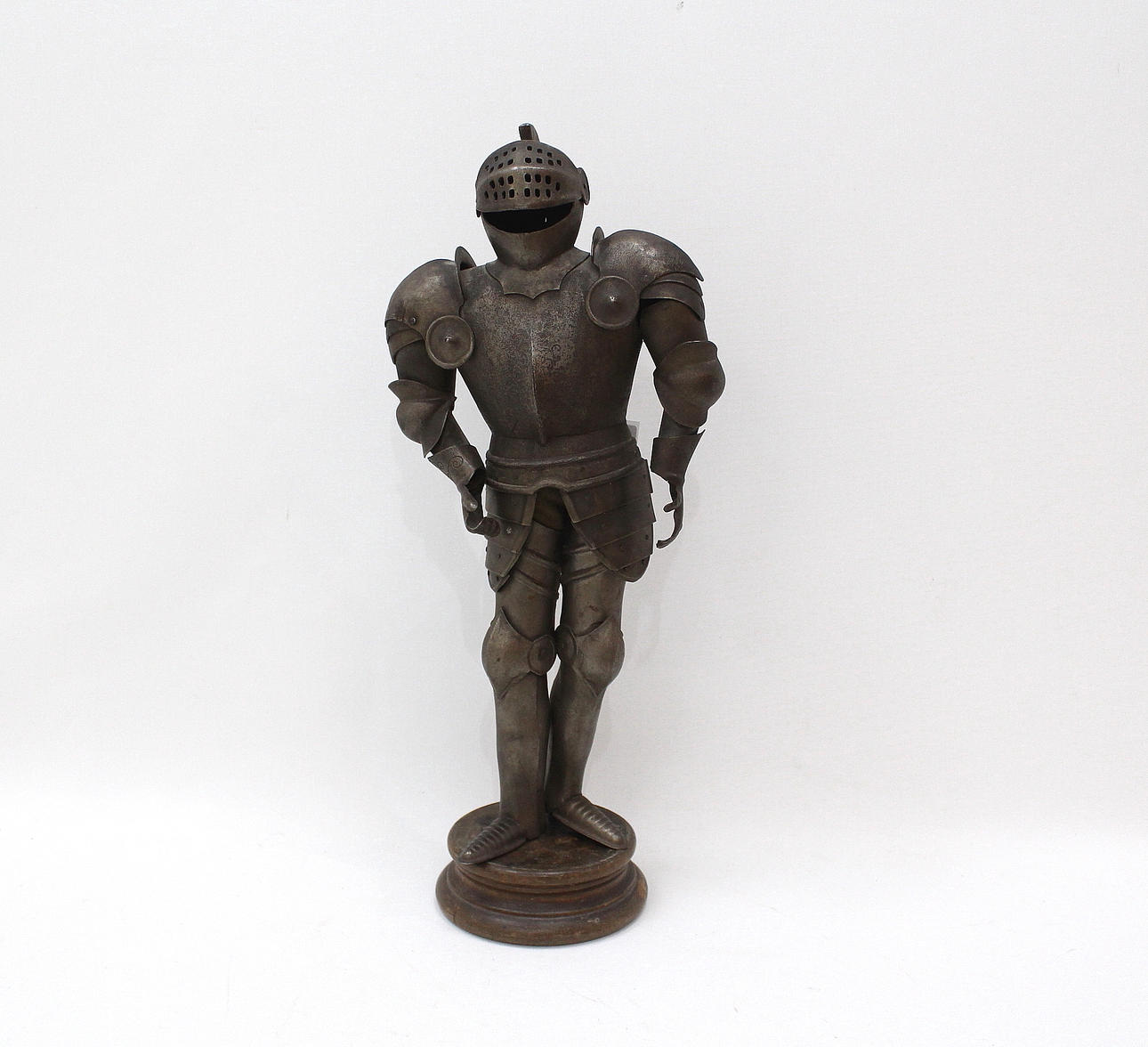 RIDDARRUSTNING av metall.