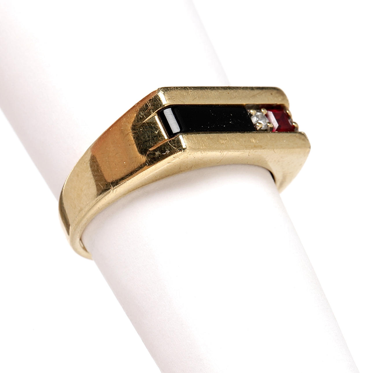 RING, 10k guld, briljant, rubin, svart sten.