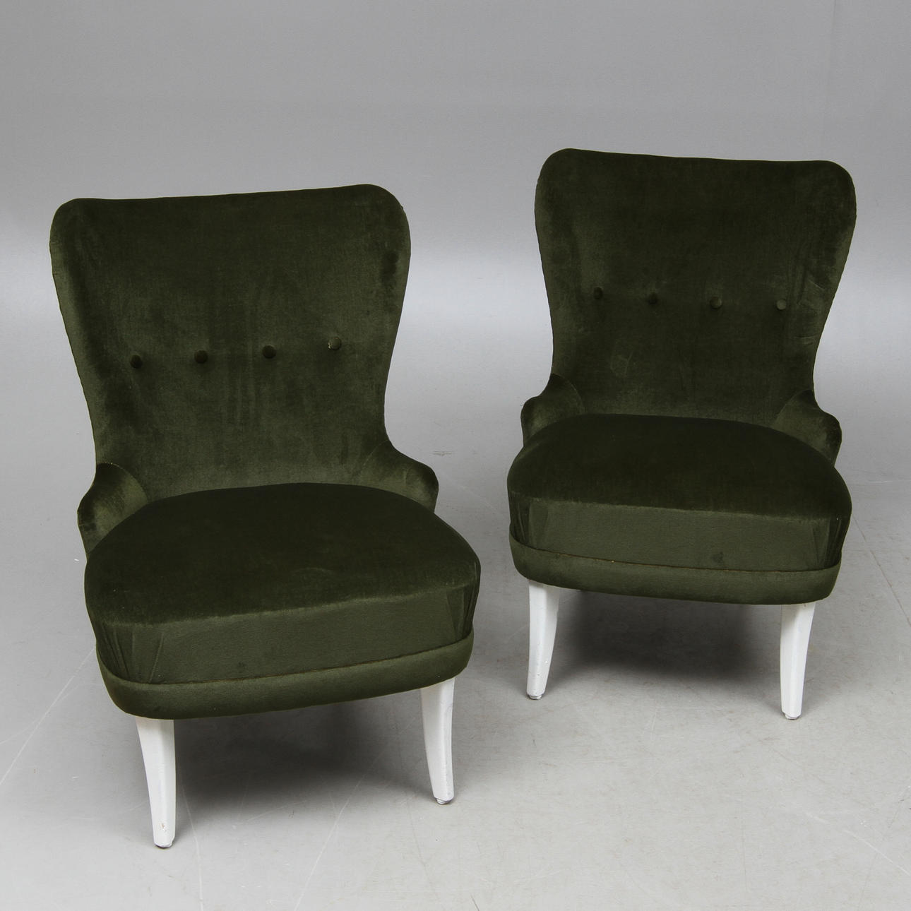 EMMAFÅTÖLJER, ett par, 1900-talets första hälft.