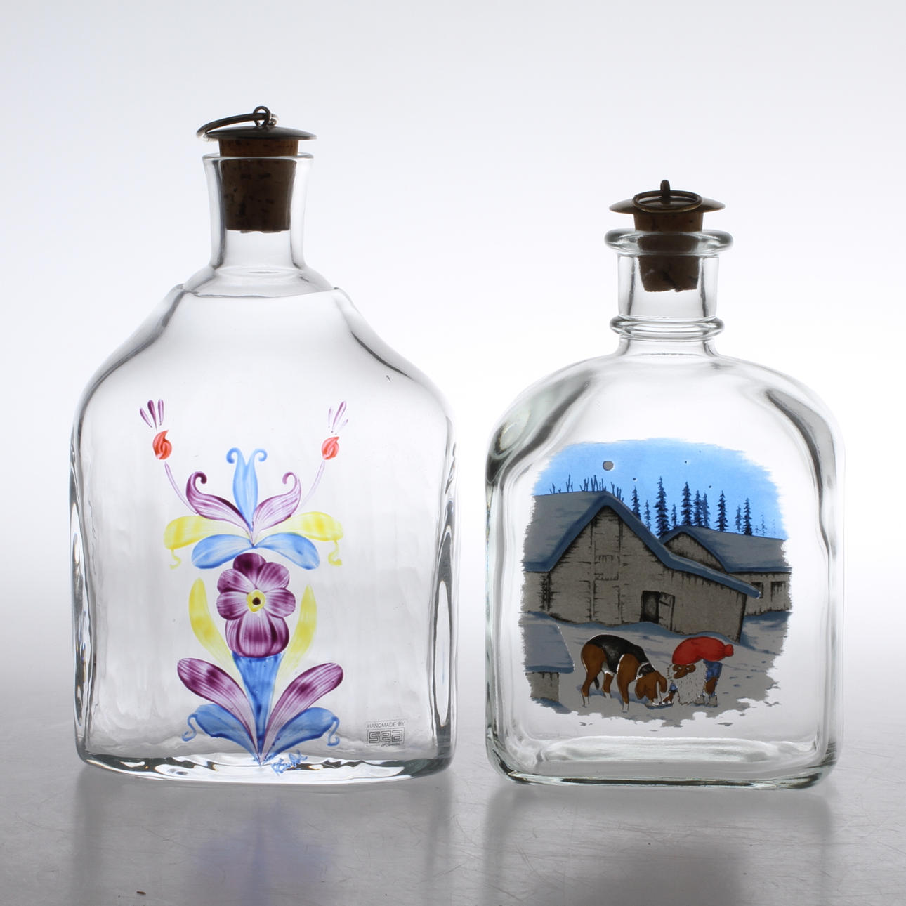 PLUNTOR, 2 st, bemålade, glas, varav en SEA Glasbruk.