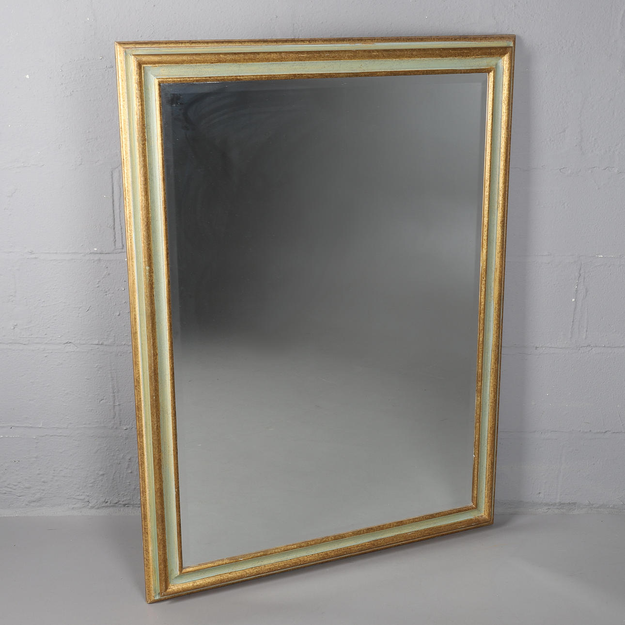 SPEGEL, målad och förgylld.