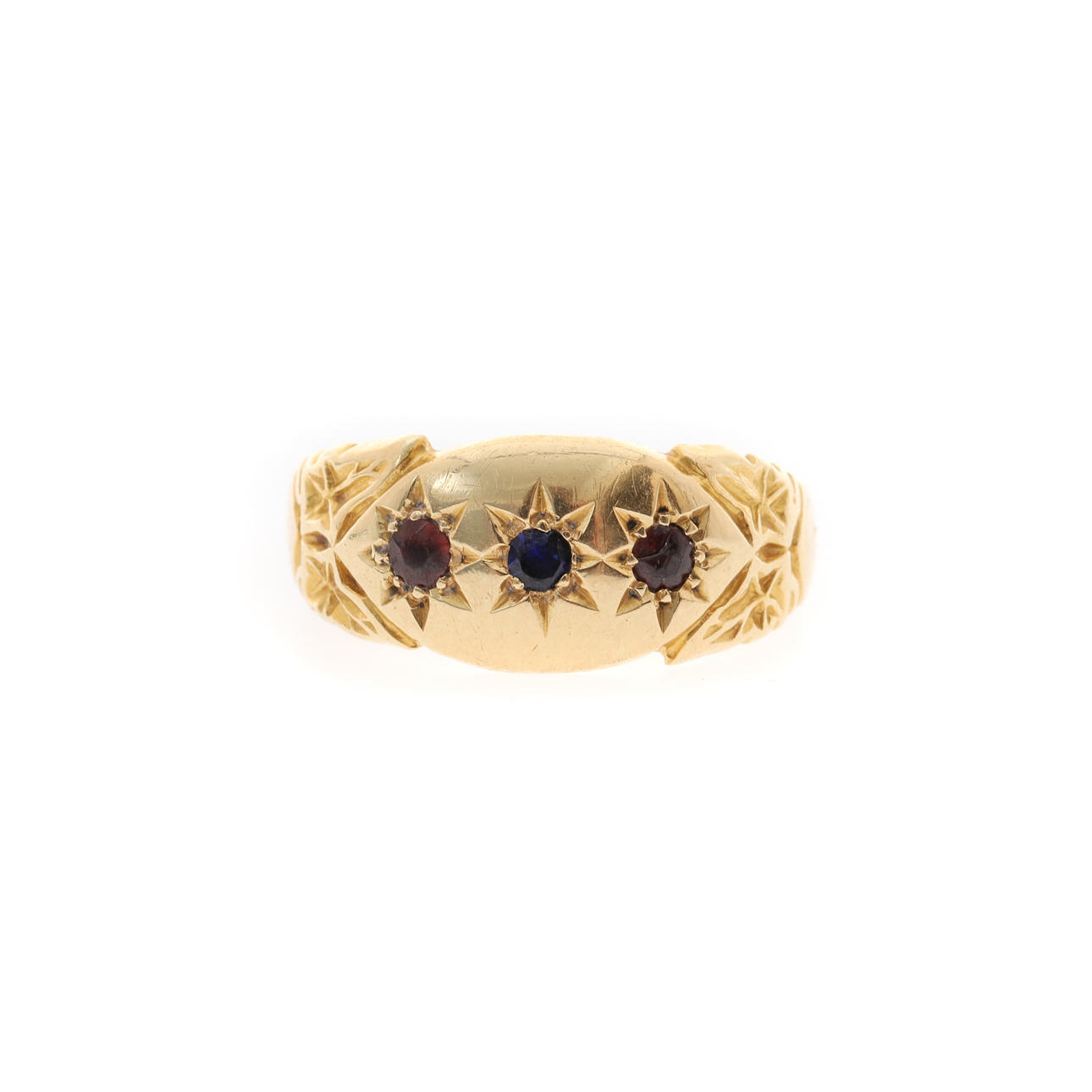 A VICTORIAN SAPPHIRE AND RUBY SET 18 CARAT GOLD RING.