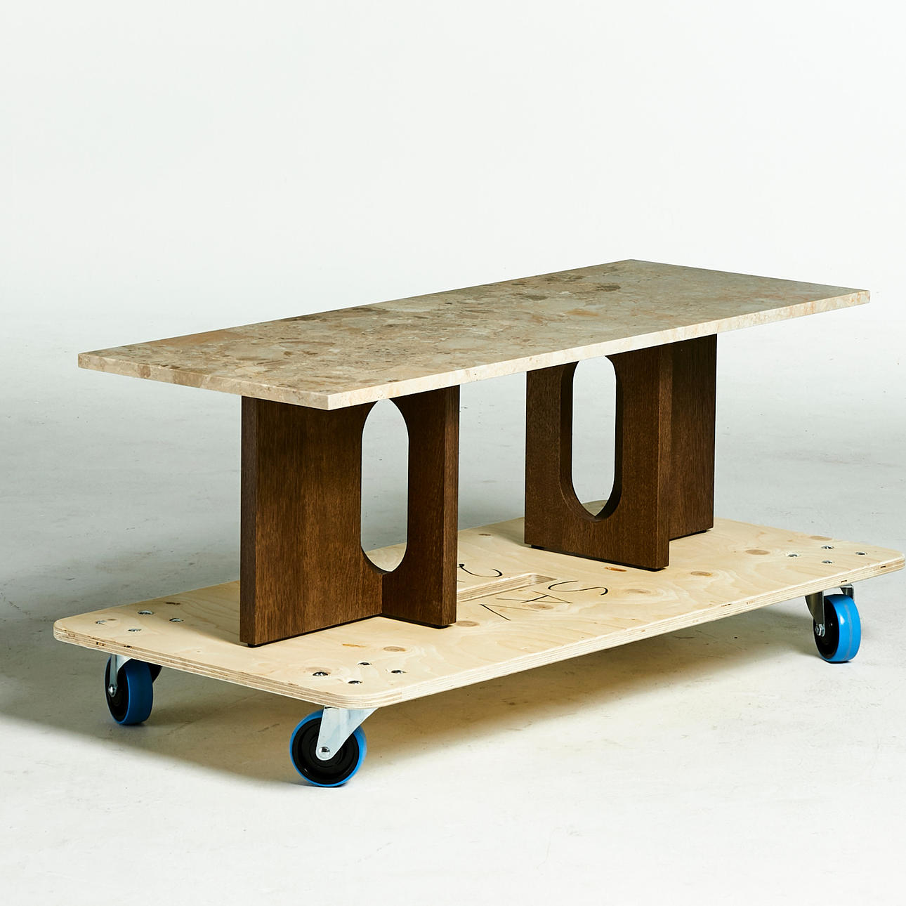 DANIELLE SIGGERUD. "ANDROGYNE", soffbord, för Menu, Danmark.