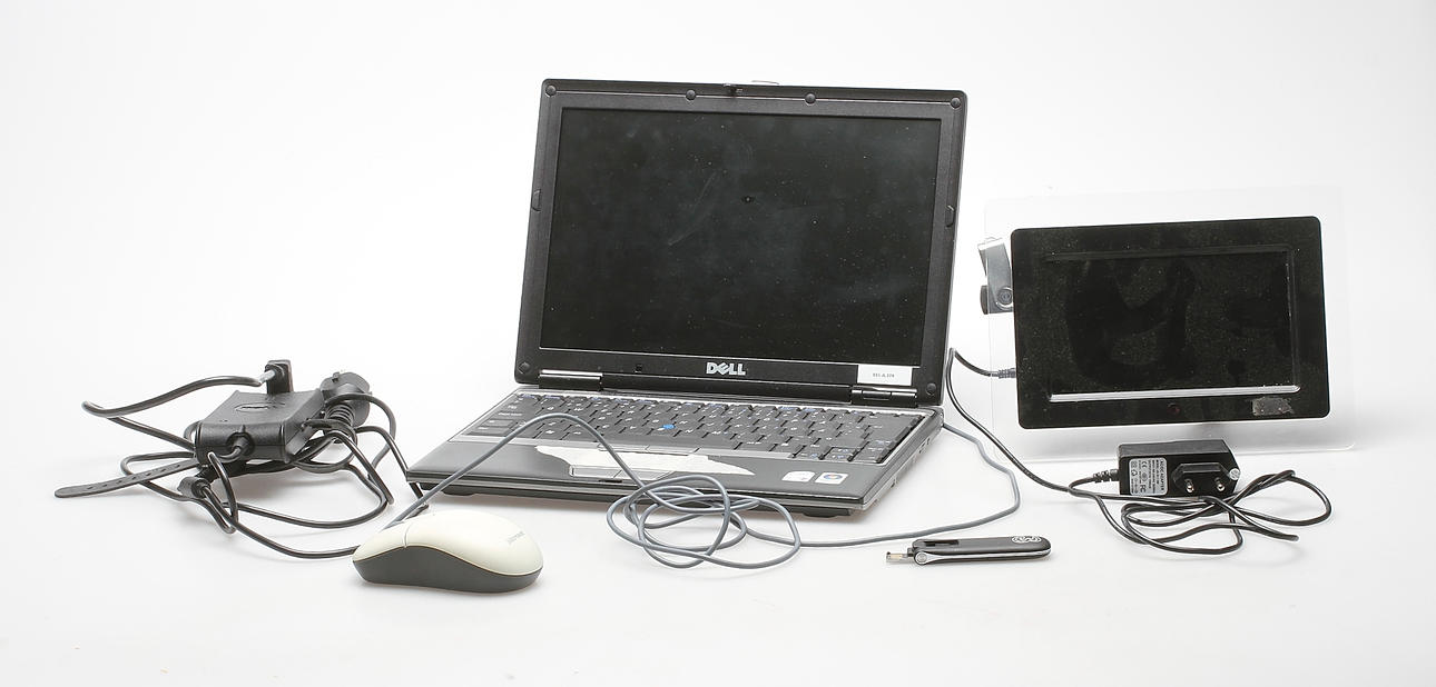 LAPTOP, Dell samt MONITOR, för fotografier.