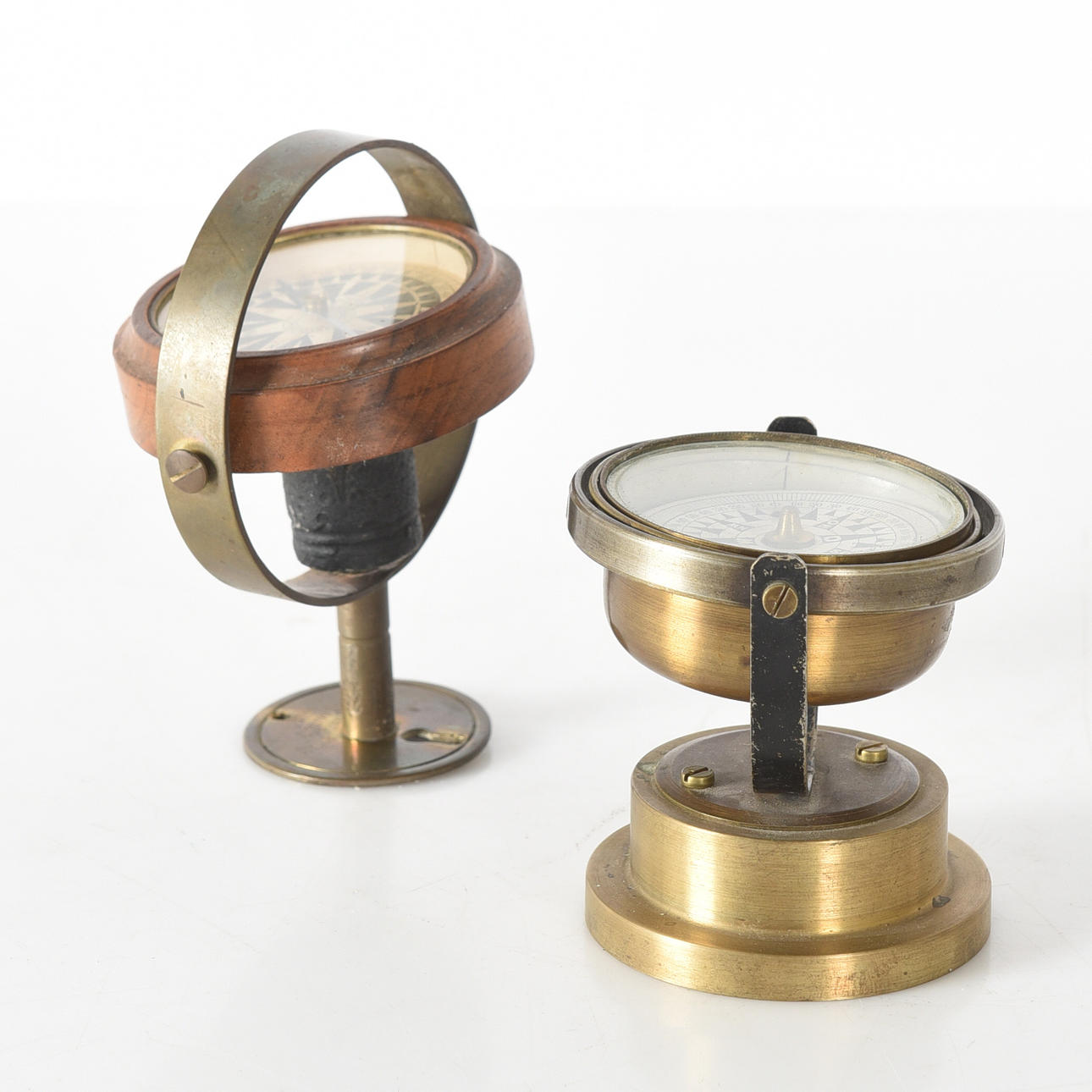 KOMPASSE, 2 Stück, frühes 20. Jahrhundert.