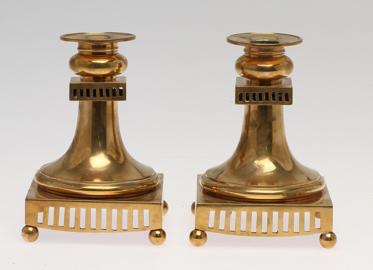 LJUSSTAKAR, 1 par, mässing, Gusum. 1900-tal.