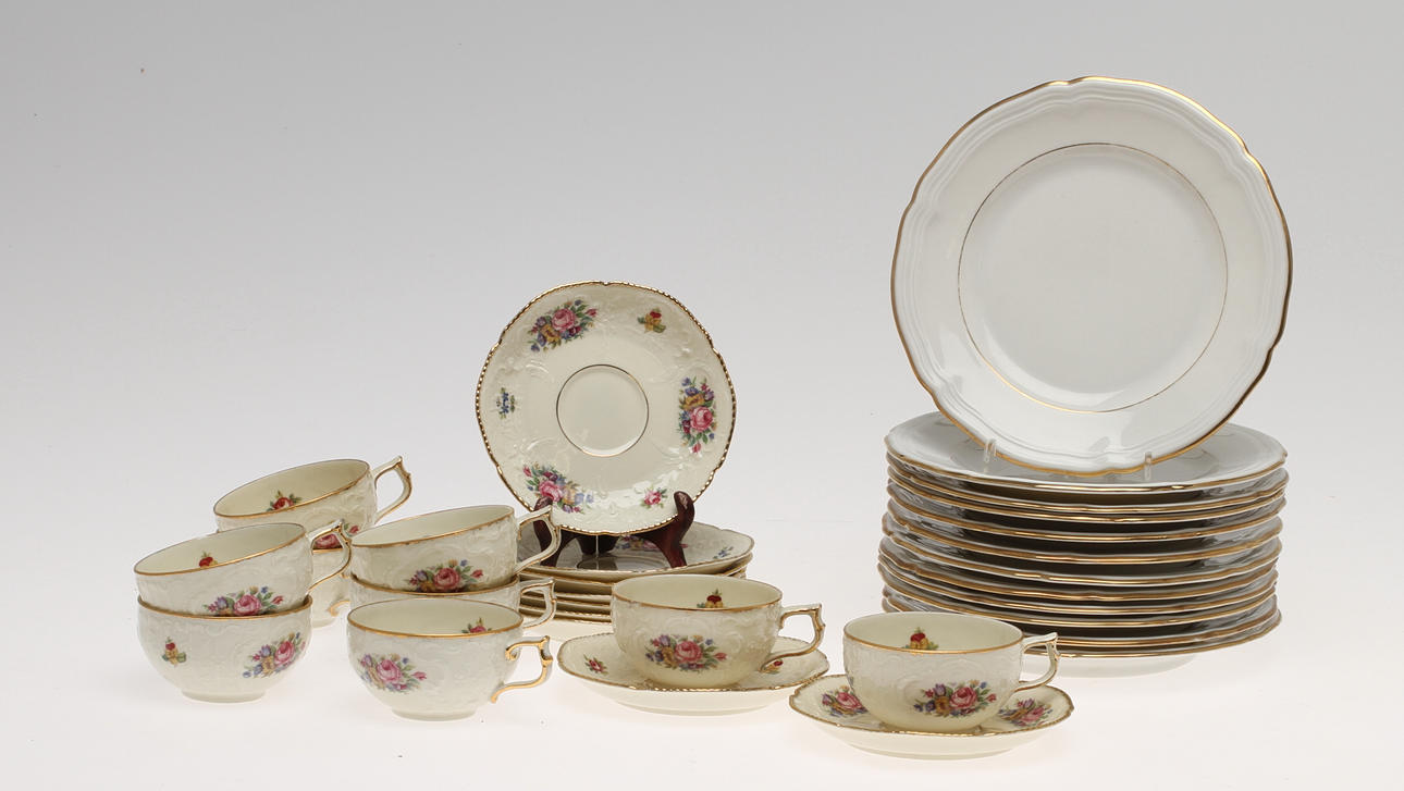 MOCKAKOPPAR, 9 delar, Rosenthal Sanssouci samt ASSIETTER, 12 st Seltmann. 1900-tal.