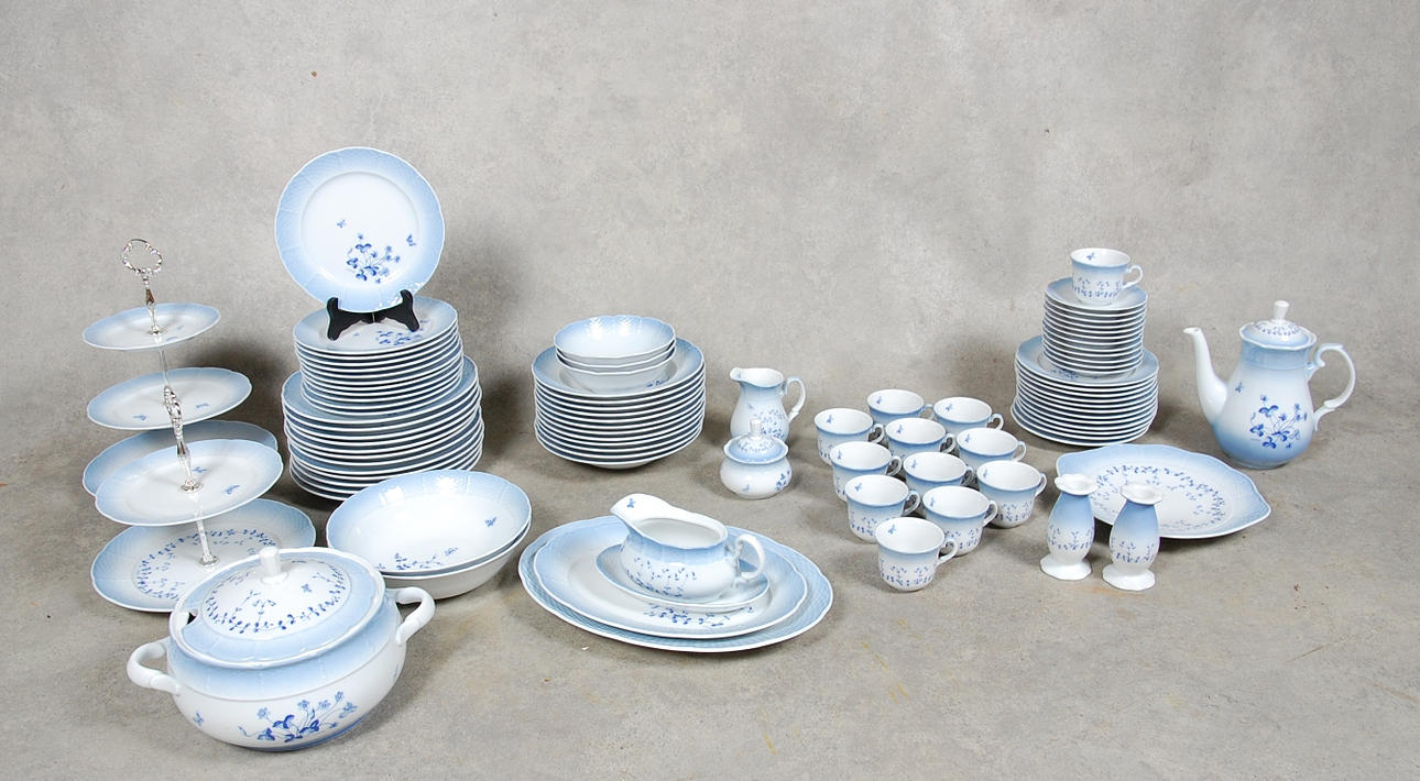 MATSERVIS, KAFFESERVIS nr.2, 84 delar, " Carl Von Linné " Fyrklövern, nyskick.