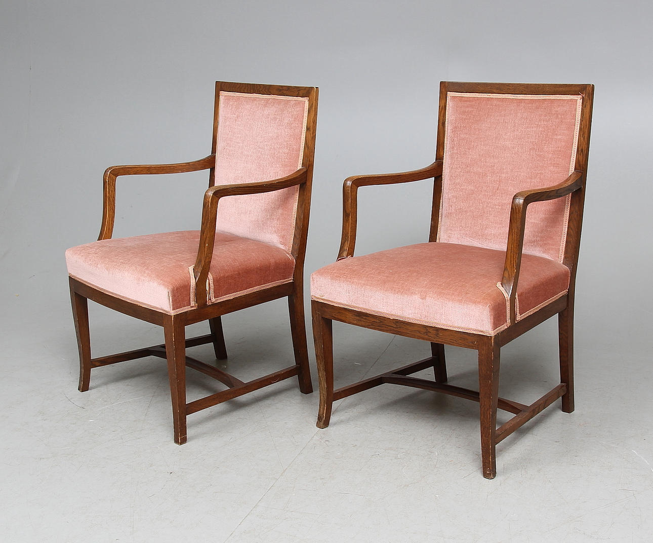 KARMSTOLAR, ett par, ek, 1900-talets första hälft.