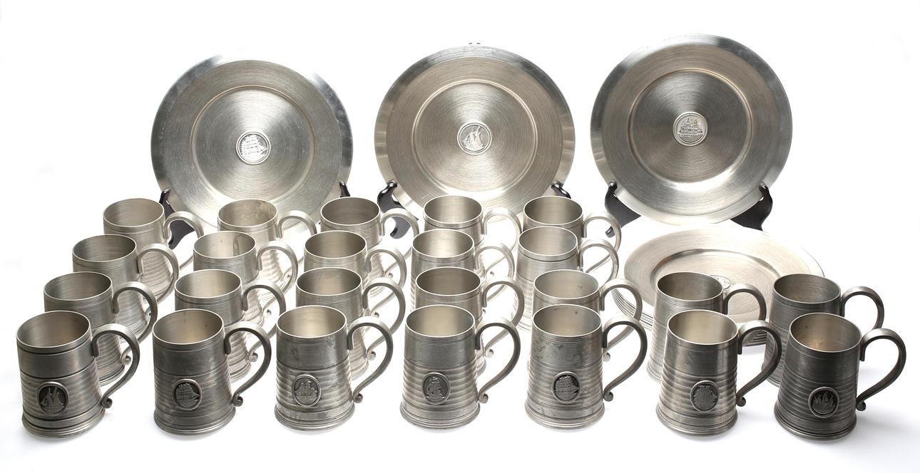 RUNE TENNESMED. Tennföremål, 34 delar.