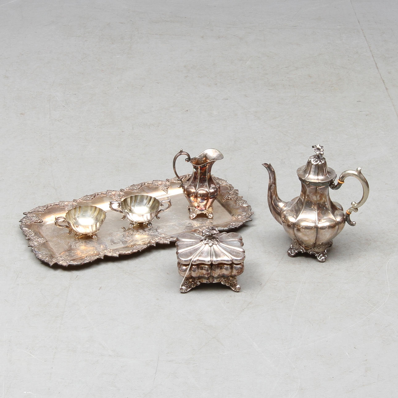 PARTI NYSILVER, 6 delar, mestadels rokokostil, bland annat C G Hallberg, 1900-tal.