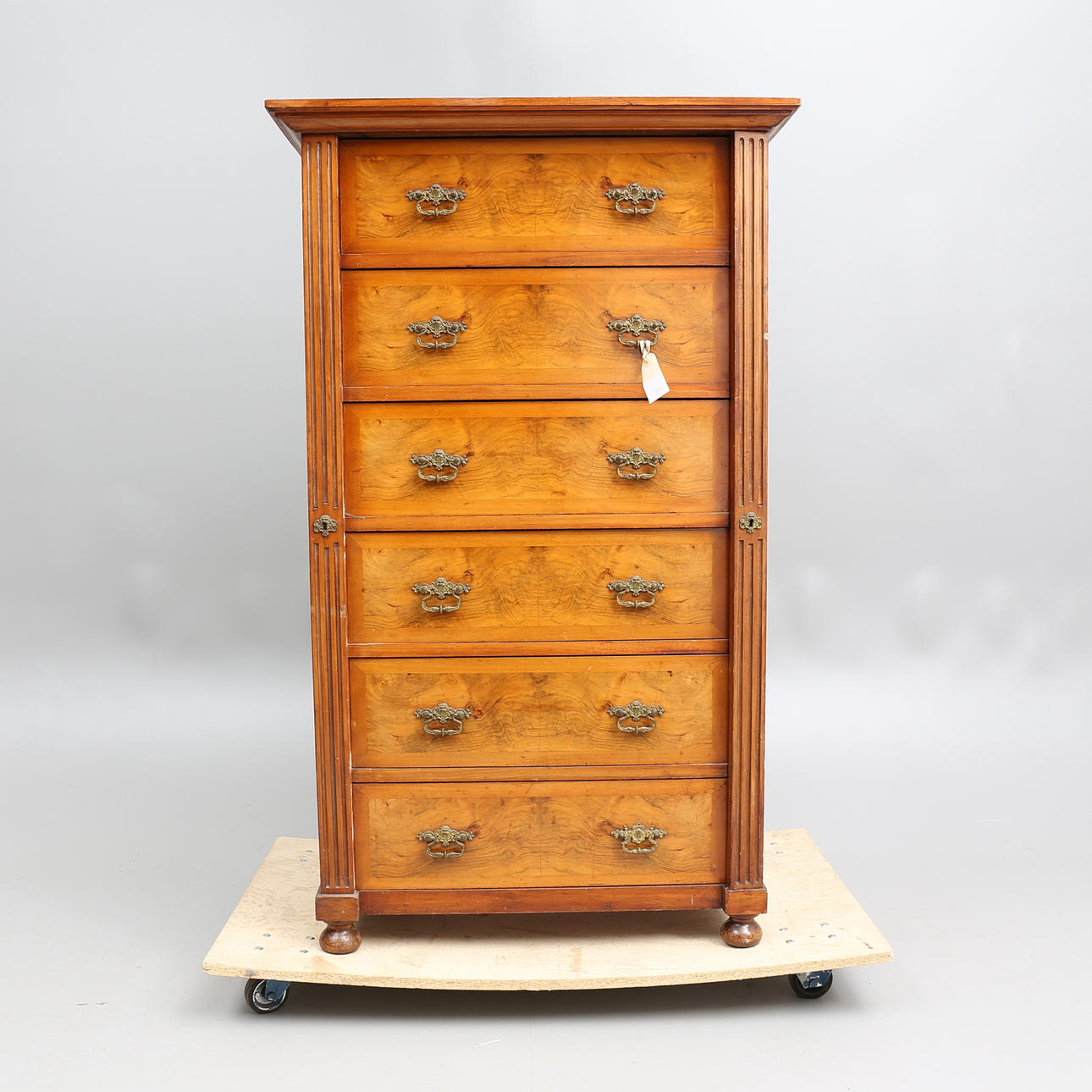 HERRBYRÅ, valnöt, 1800-talets slut.