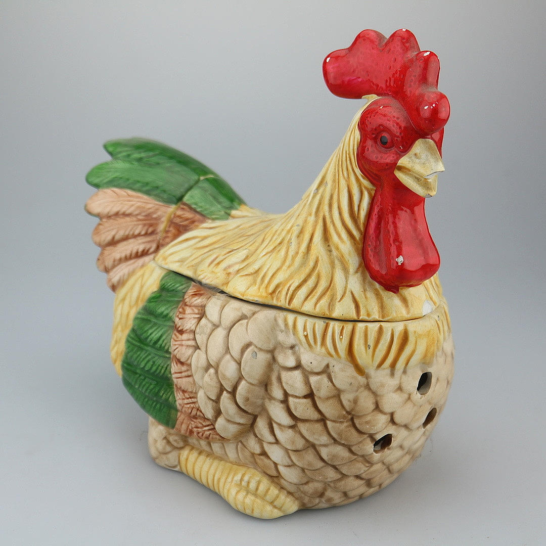 PORCELAIN ROOSTER FIGURINE.
