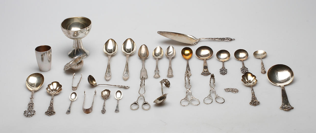 SILVERFÖREMÅL, vikt ca. 716 gram.