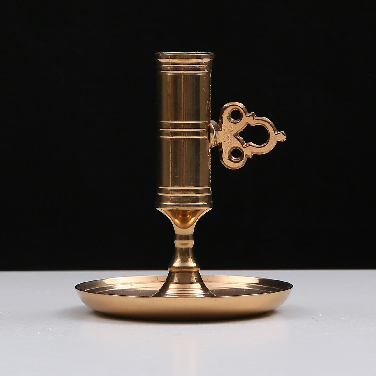 BÜROKERZE, Erz, datiert 1982.