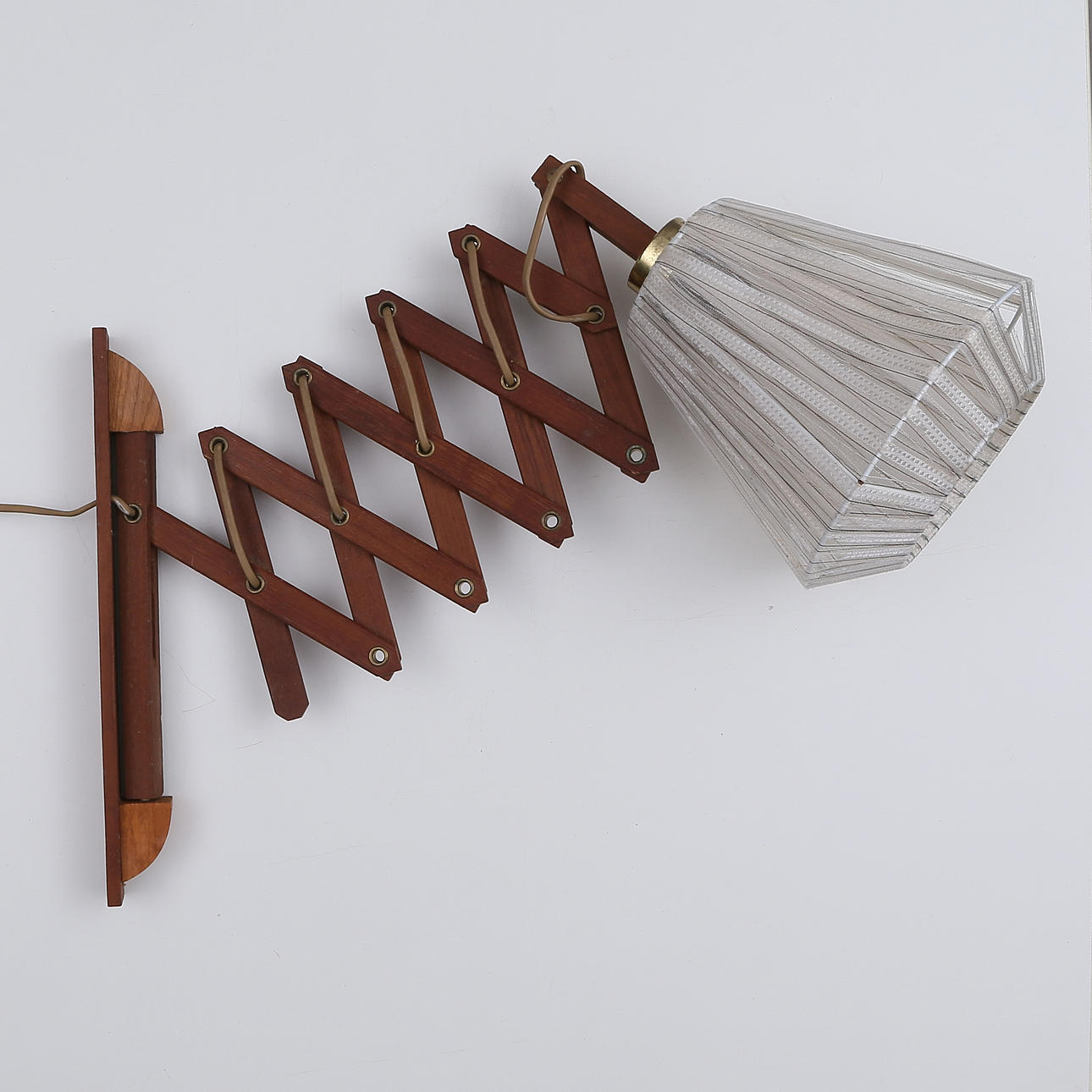 SAXLAMPA, teak, 1900-tal.