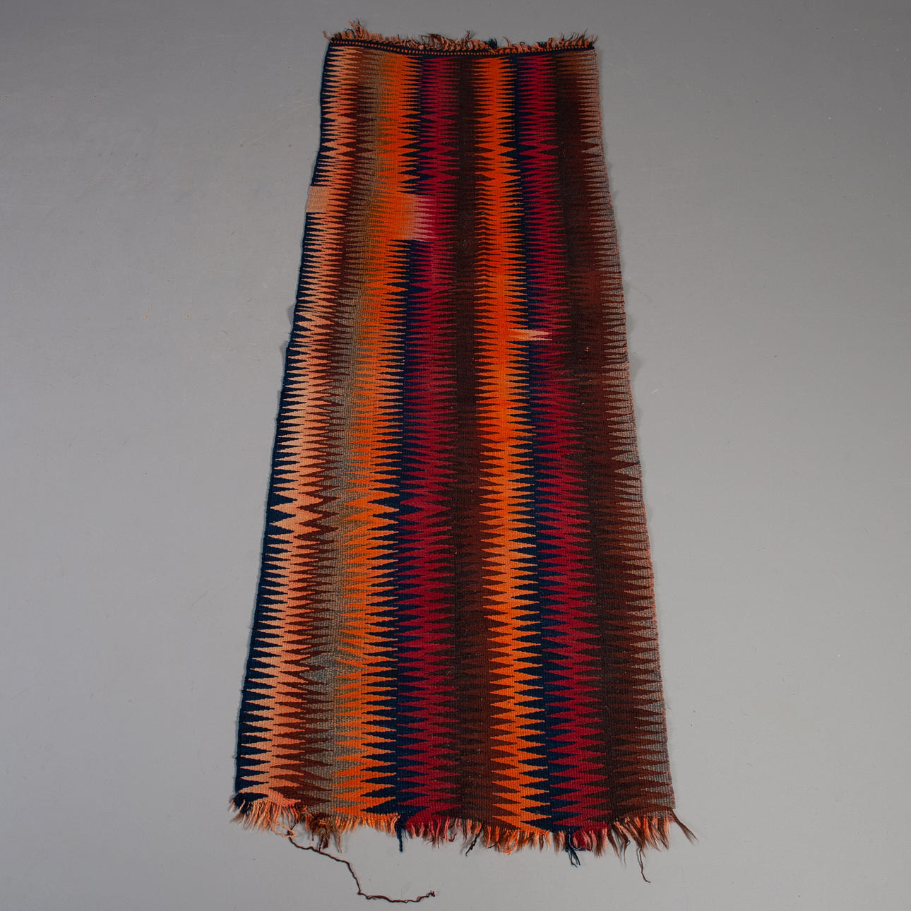 MATTA KELIM. 220 x 78 cm , galleri. Mattor & Textil - Mattor - Auctionet