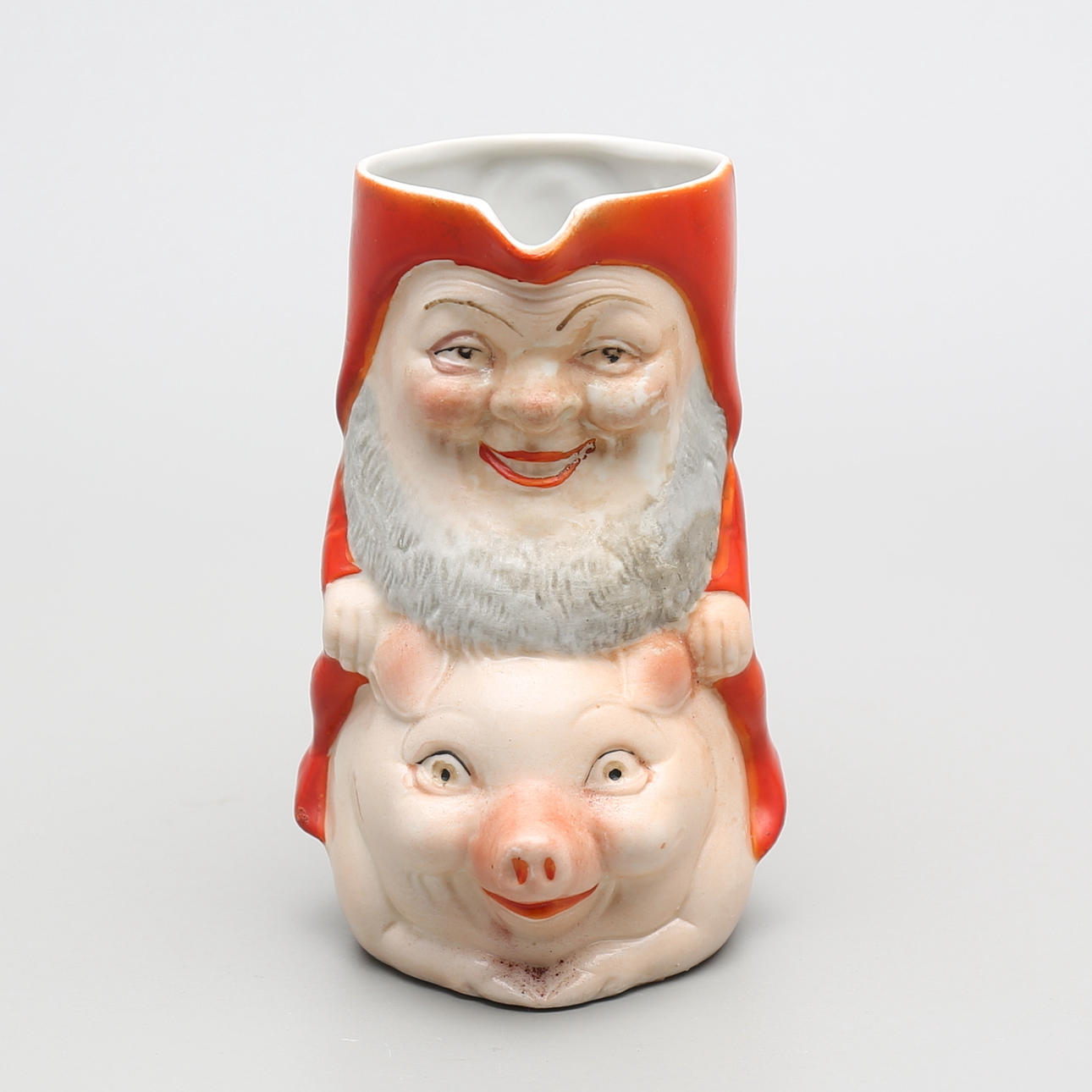 MJÖLKKANNA, keramik, tomte på gris, 1900-talets början.