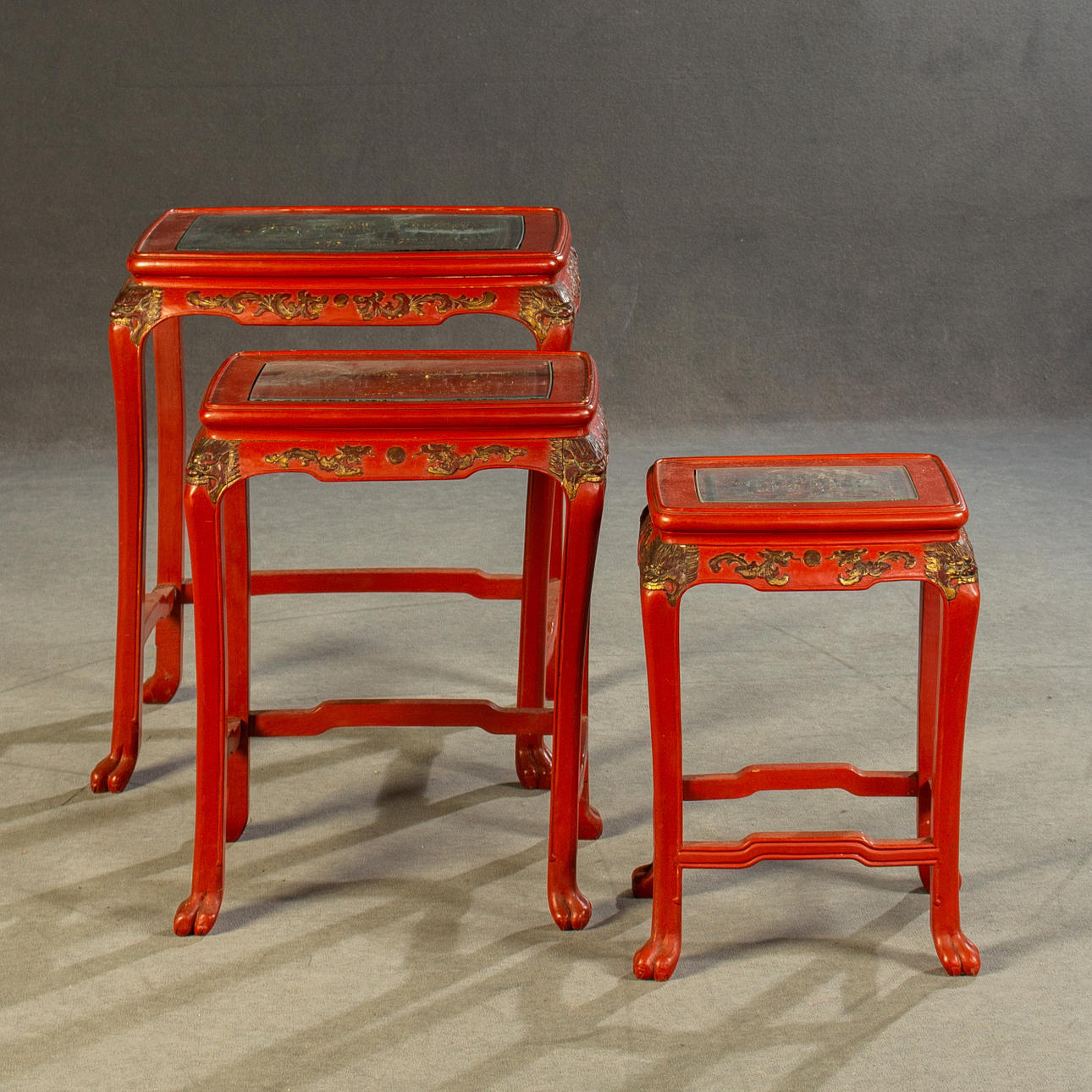 Kinesisk stil dukade bord. 20 århundrade.